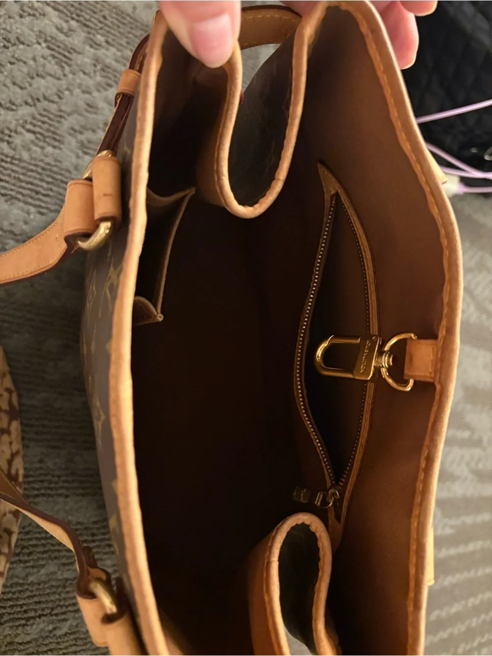 Authentic Louis Vuitton Batignolles Monogram Canvas Shoulder Bag